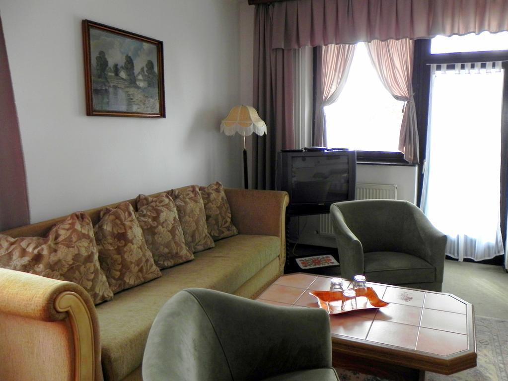 Monika Panzio Hotel Tata Exterior foto