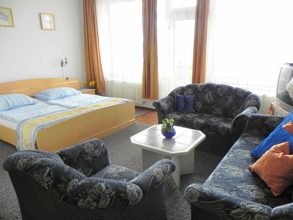 Monika Panzio Hotel Tata Exterior foto