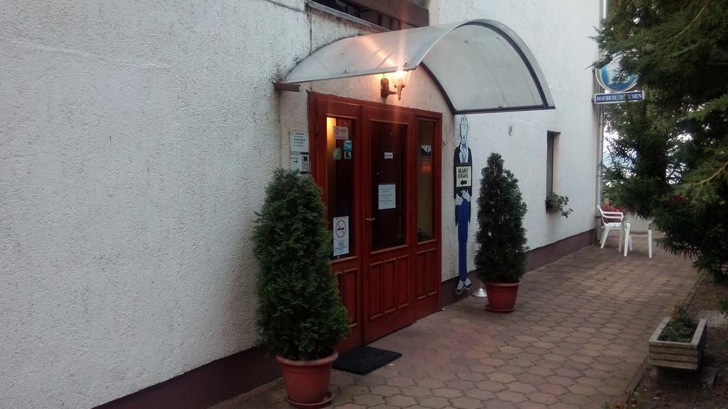 Monika Panzio Hotel Tata Exterior foto