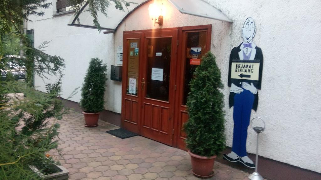 Monika Panzio Hotel Tata Exterior foto