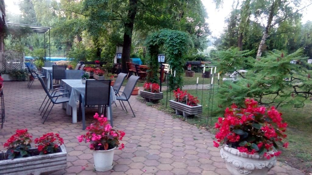 Monika Panzio Hotel Tata Exterior foto