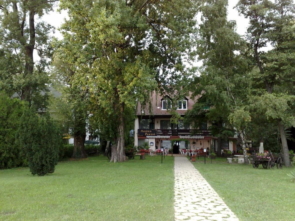 Monika Panzio Hotel Tata Exterior foto