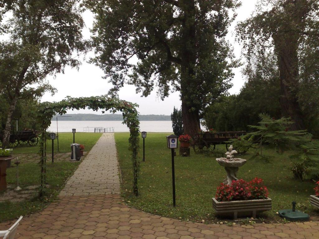 Monika Panzio Hotel Tata Cameră foto
